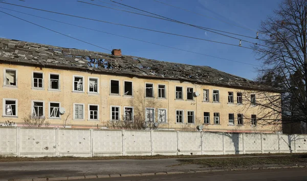 2023 Invasi Rusia Ukraina Atap Barak Sekolah Militer Zhytomyr Dihancurkan — Stok Foto
