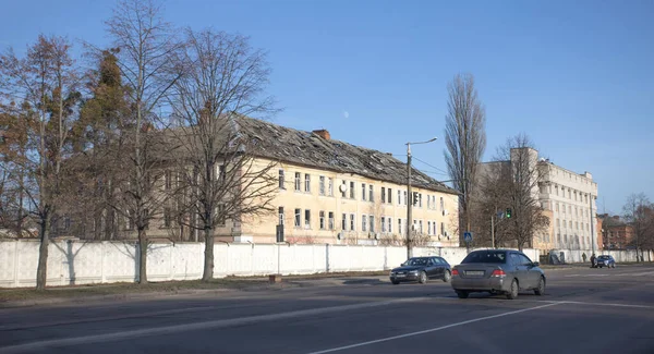 2023 Rosyjska Inwazja Ukrainę Dach Koszar Wojskowej Szkoły Żytomierzu Zniszczony — Zdjęcie stockowe