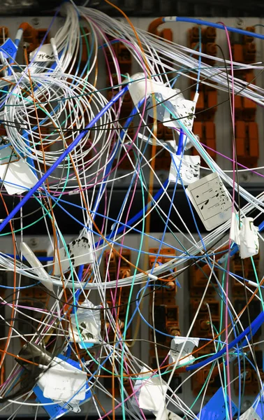 Verschlungene Drähte Schaltschrank Strom Und Netzkabel Sind Verwirrt Konzept Anpassung — Stockfoto