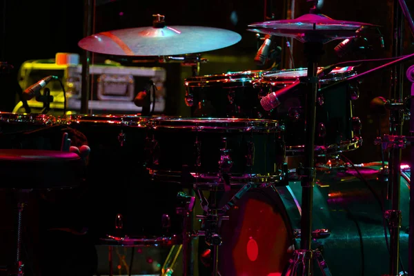 Schlagzeug Auf Der Bühne Einem Konzertsaal Großformatiges Foto Mit Weicher — Stockfoto