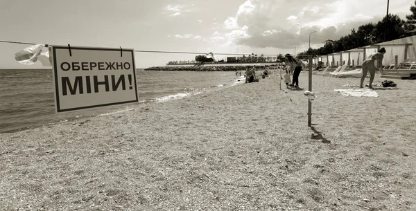 Odessa Ucrânia Maio 2023 Sinal Perigo Mina Praia Areia Marinha — Fotografia de Stock