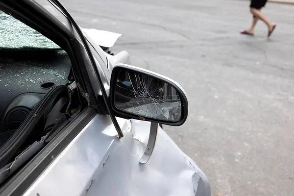 Инцидент Разбитые Окна Машин Результате Теракта Ограбление Машины Несчастный Случай — стоковое фото