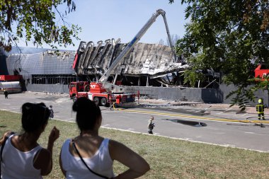 ODESSA UKRAINE - 14 Ağustos 2023: Rus füze savaşı tarafından yok edilen alışveriş merkezi FOZZI harabesi. Büyük uluslararası FOZI hipermarketinin çöküşü roketten yandı. Kentsel altyapının tahrip edilmesi