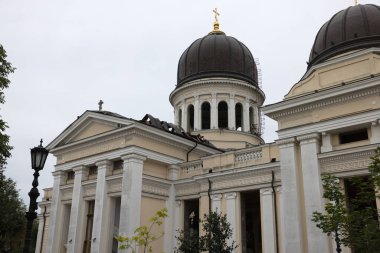Odessa 'da bir Ortodoks kilisesi inşa etmek Ukrayna-Rusya savaşı sırasında roketle yok edildi. Kırık duvar, Ortodoks simgeleri, haçlar, dini tablolar, mozaikler, düşmanlıklar sonucu yıkıldı