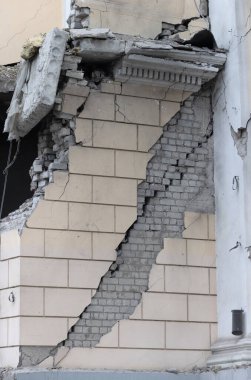 Odessa 'da bir Ortodoks kilisesi inşa etmek Ukrayna-Rusya savaşı sırasında roketle yok edildi. Kırık duvar, Ortodoks simgeleri, haçlar, dini tablolar, mozaikler, düşmanlıklar sonucu yıkıldı
