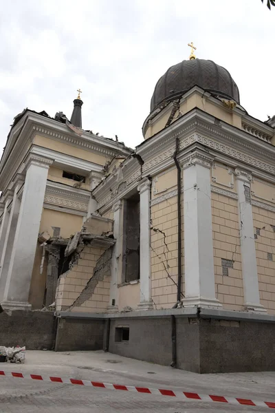 Odessa 'da bir Ortodoks kilisesi inşa etmek Ukrayna-Rusya savaşı sırasında roketle yok edildi. Kırık duvar, Ortodoks simgeleri, haçlar, dini tablolar, mozaikler, düşmanlıklar sonucu yıkıldı