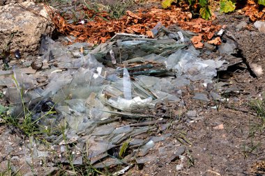 Kırık Cam Kırıkları Çöp Yığını Yığını Çevre Kirliliği Şehir Çöpü Enkazı Keskinleştirme Sorunları Ekolojik Kriz Tehlikeli Kirlilik Yönetimi Atık Yönetimi SorunuName