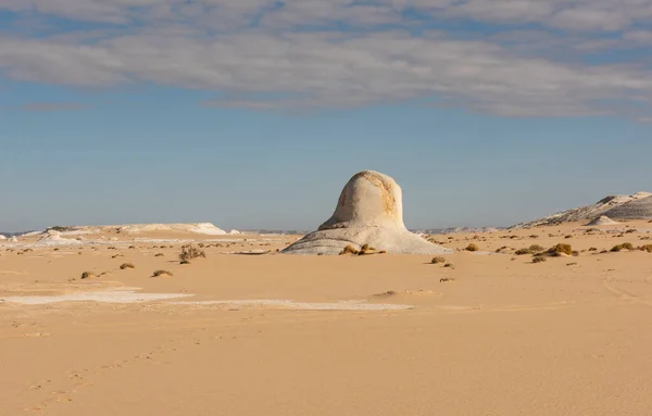埃及荒芜荒芜的西部白荒漠景观 以地质粉笔岩层为代表 — 图库照片