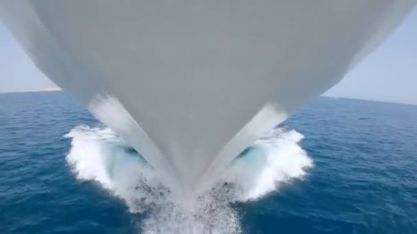 Närbild Båge Stor Lyx Privat Motor Yacht Pågår Segling Tropiska — Stockvideo