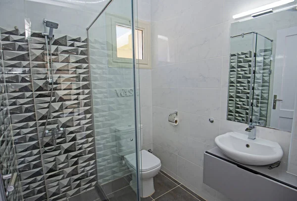 Diseño Interior Lujoso Cuarto Baño Con Cabina Ducha Lavabo —  Fotos de Stock