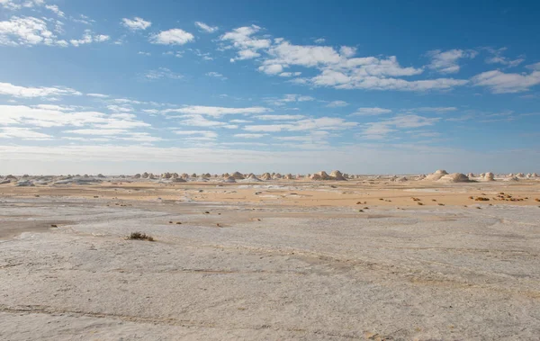 埃及荒芜荒芜的西部白荒漠地质粉笔岩层景观 — 图库照片