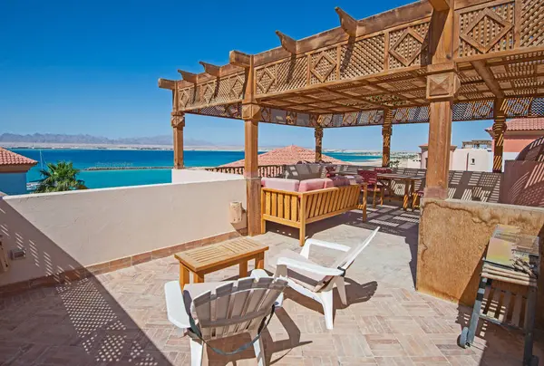 Tetőterasz Terasz Terasz Bútor Egy Luxus Nyaralás Villa Trópusi Üdülőhelyen Stock Kép