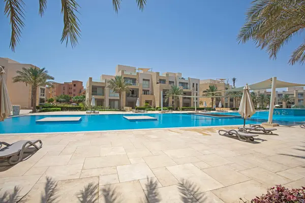 Luxe Appartement Tropisch Resort Met Meubilair Uitzicht Het Zwembad Stockfoto