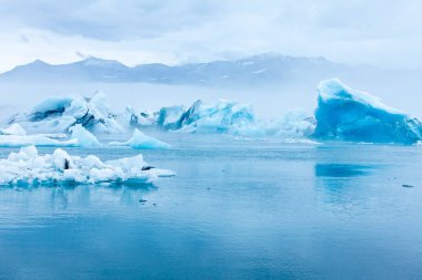İzlanda'daki mavi icebergs