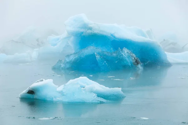 アイスランドの青い氷山 — ストック写真