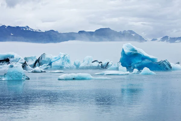 アイスランドの青い氷山 — ストック写真