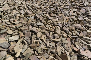 Taş yığınının yakın çekim görüntüsü. İnşaatta kullanıma uygun malzeme. Çeşitli kullanımlar için arkaplan.