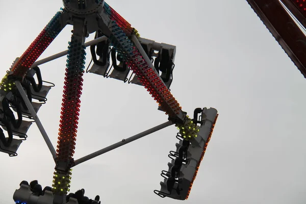 Yüksekten Uçan Eğlence Gezisinin Binicilik Koltukları — Stok fotoğraf