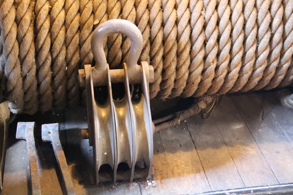 Ciężki Koło Pasowe Linowe Układzie Przemysłowym — Zdjęcie stockowe