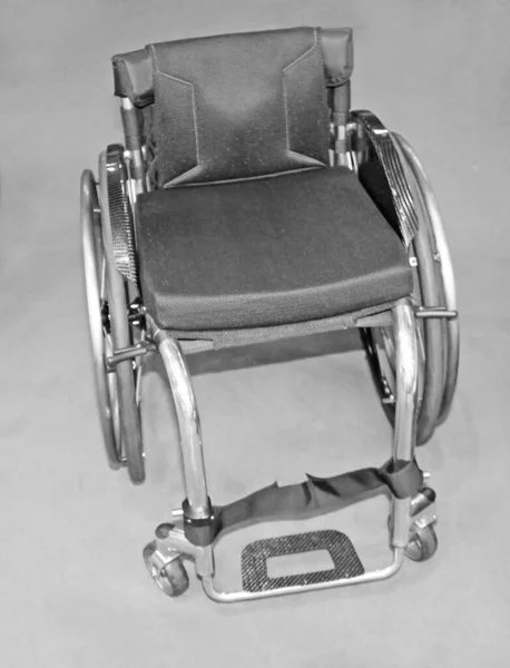 低背現代マニュアルモビリティ車椅子 — ストック写真