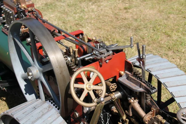 Kontrollerna Vintage Miniature Steam Traction Engine — Stockfoto