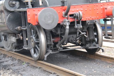 Güçlü Buharlı Lokomotif Treninin Ön Tekerlekleri.