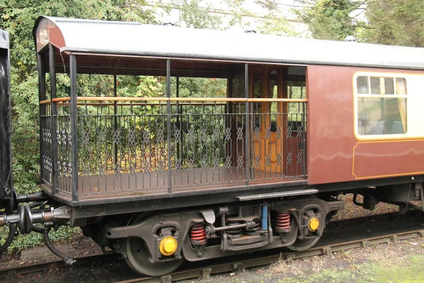 Eine Offene Aussichtsplattform Auf Einem Historischen Eisenbahnwaggon — Stockfoto