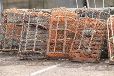 Bir Limanda Depolanan Bazı Geleneksel Balıkçı Kabı.