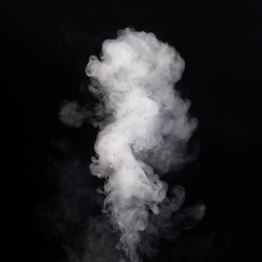 Karanlık bir arkaplanda soyut duman .