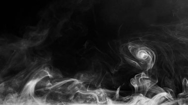 Karanlık bir arkaplanda soyut duman .