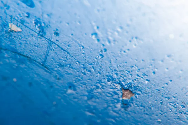 Closeup Água Chuva Azul Gotas Profundidade Rasa Campo — Fotografia de Stock