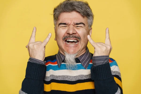 Mature Man Grey Beard Screaming While Making Horn Gesture Isolated — Stock Photo, Image