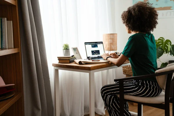 African American Young Woman Curly Afro Hairstyle Sitting Desk Using — Stock Photo, Image
