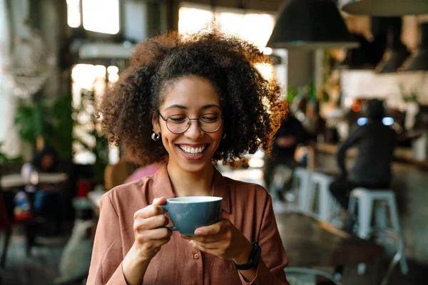 Young African American Woman Wearing Eyeglasses Drinking Coffee Cafe — Stock Photo, Image