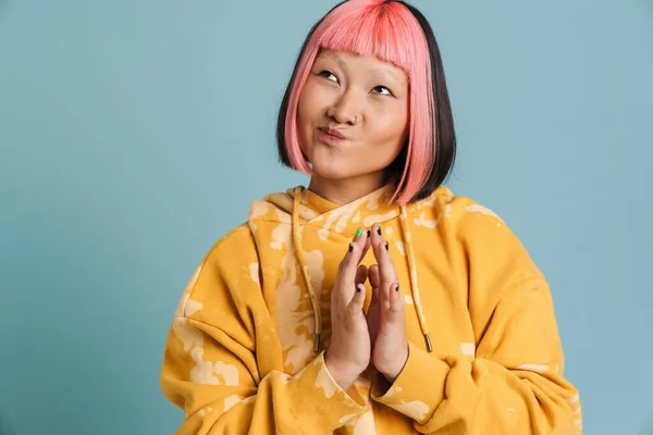 Azji Zagadkowe Dziewczyna Różowymi Włosami Trzymając Się Ręce Razem Patrząc — Zdjęcie stockowe