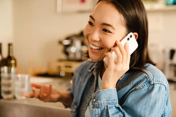 Young Asian Woman Wearing Denim Shirt Smiling Talking Cellphone Cafe — Stock Photo, Image