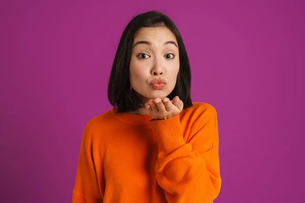 Ung Asiatisk Kvinna Som Gör Kyss Läppar Samtidigt Hålla Copyspace — Stockfoto