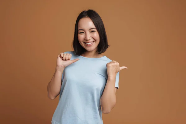 Jeune Femme Asiatique Portant Shirt Riant Pointant Les Doigts Côté — Photo