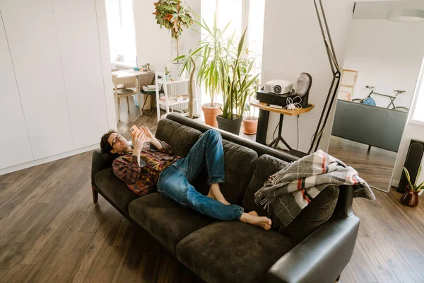 White Man Glasses Using Mobile Phone While Resting Couch Home — Stock Photo, Image