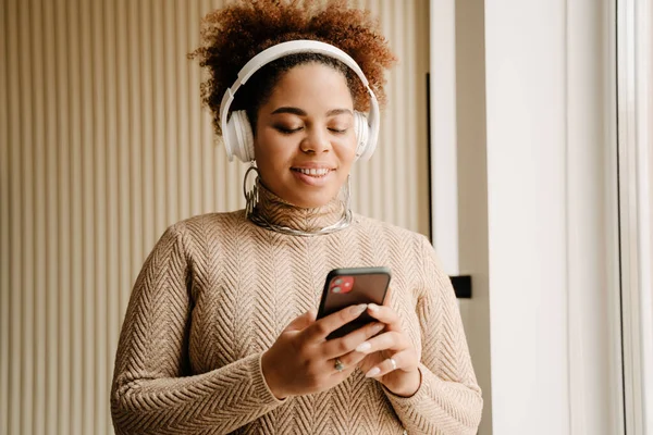 Young Beautiful Smiling African Woman Headphones Enjoying Music Closed Eyes — Stock Photo, Image