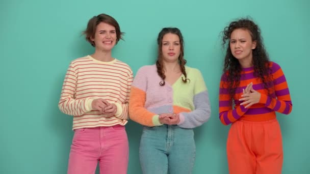 Three Pretty Young Girls Disagree Something Camera Turquoise Studio — Stockvideo