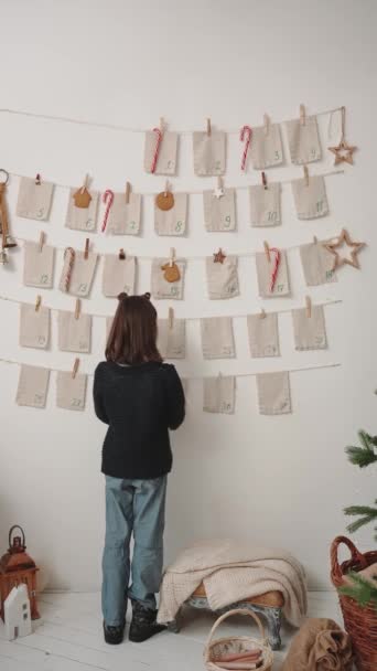 Back View Brunette Girl Counts Dates Fabric Calendar Christmas — Stock Video