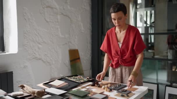 Handsome Brunette Woman Architect Puts Samples Table Office — Stock video