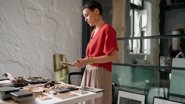 Pretty Brunette Woman Architect Working Tablet Samples Table Office — Stock video