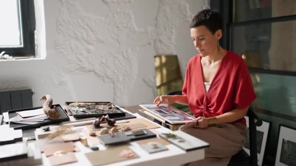 Pensive Brunette Woman Architect Working Tablet Samples Table Office — Vídeo de Stock
