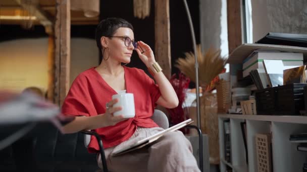 Pensive Brunette Woman Architect Short Hair Working Tablet Thinking Cup — Wideo stockowe