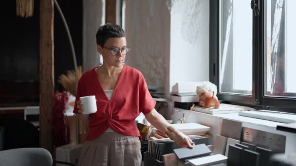 Concentrated Brunette Woman Architect Drinking Coffee Looking Tiles Samples Office — Vídeo de Stock