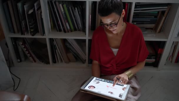 Confident Brunette Woman Architect Eyeglasses Working Tablet While Sitting Floor — Video Stock