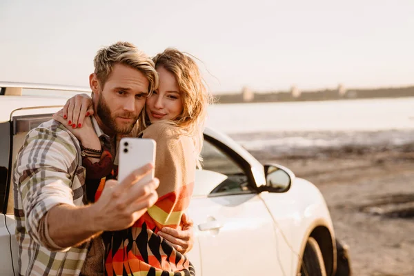 Happy Young White Couple Taking Selfie Photo Car While Walking — Photo