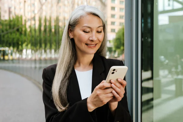 Grey Asian Woman Smiling Using Mobile Phone City Street — Stock Photo, Image